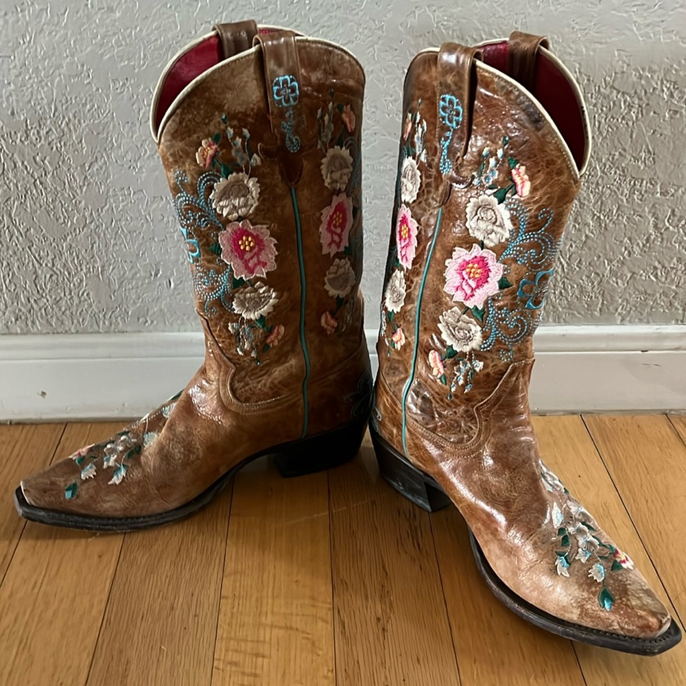 Macie Bean embroidered floral boots